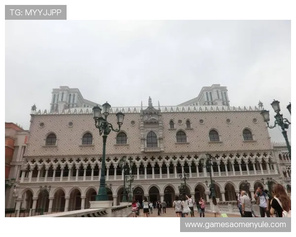 威尼斯真人体验：专业导游带你探访隐藏的威尼斯角落领略不同凡响的人文景观